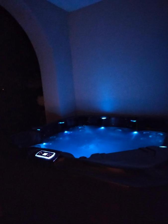 Reve De Panda Avec Sauna Et Jacuzzi Privatif Abrest Exterior photo